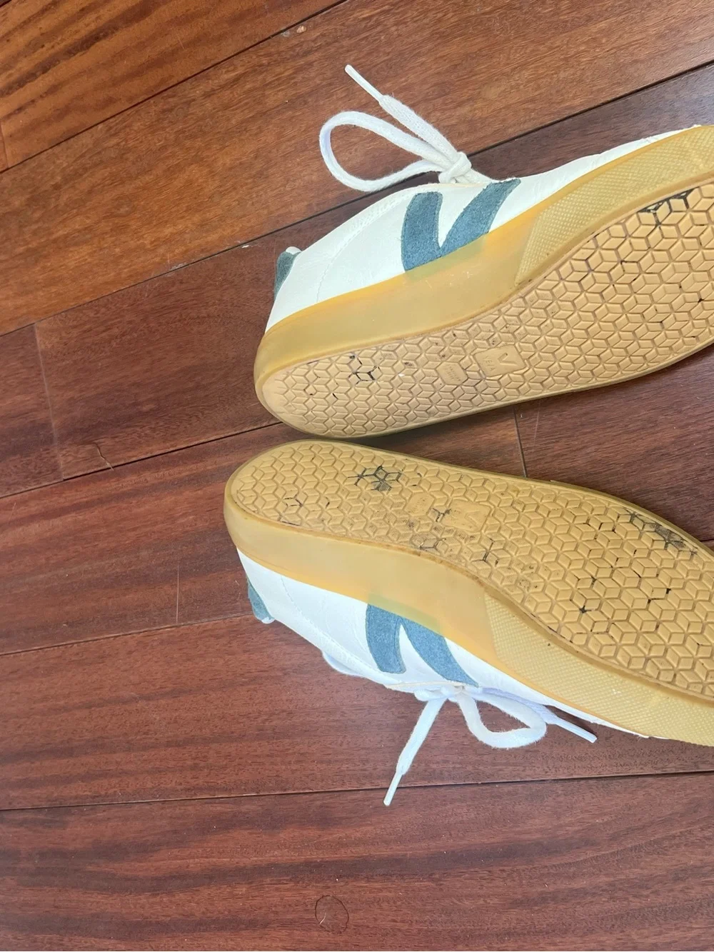 Veja CAMPO LEATHER WHITE CALIFORNIA size 39 / 8